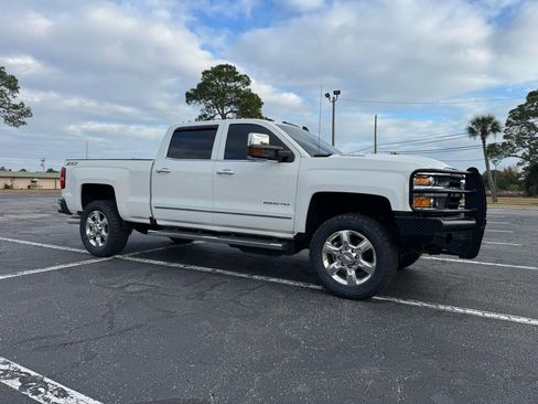 Used 2019 Chevrolet Silverado 2500 LTZ w/ Duramax Plus Package image 4