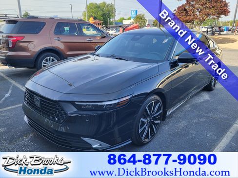 Used 2023 Honda Accord Touring image 1