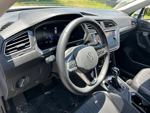 Certified 2023 Volkswagen Tiguan SE FWD image 22