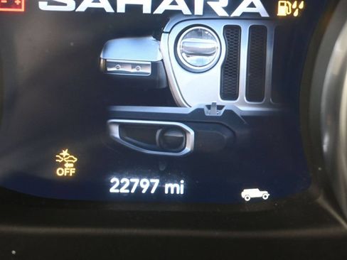 Used 2023 Jeep Wrangler Unlimited Sahara w/ LED Lighting Group AWD/4WD image 11