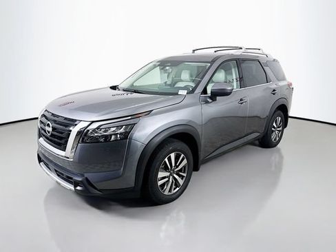 Used 2025 Nissan Pathfinder SL w/ Cargo Package AWD/4WD image 3