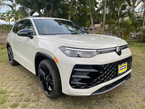 New 2026 Volkswagen Tiguan SE R-Line FWD image 1