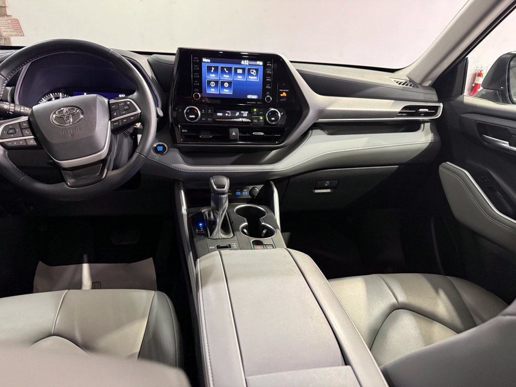 Used 2022 Toyota Highlander XLE AWD/4WD image 27