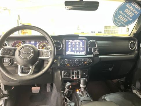 Used 2018 Jeep Wrangler Unlimited Sahara image 15