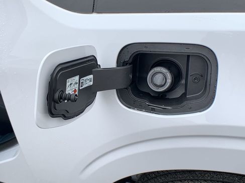 New 2025 Ford Maverick XL image 16