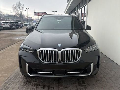 New 2026 BMW X5 xDrive50e image 2
