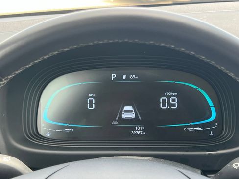 Used 2025 Hyundai Venue SEL FWD image 28