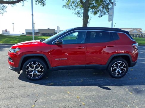 Used 2025 Jeep Compass Limited AWD/4WD image 4