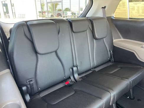 Certified 2025 Kia Carnival FWD image 28