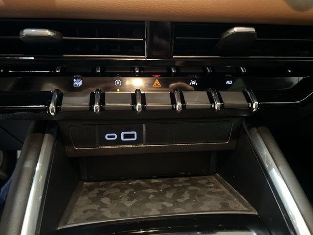 Certified 2024 GMC Canyon AT4 w/ Technology Package AWD/4WD image 17