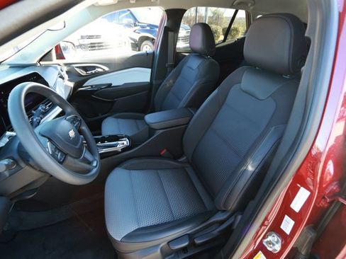 Used 2025 Chevrolet Trax LT image 21