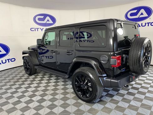 Used 2025 Jeep Wrangler Unlimited Sahara AWD/4WD image 5