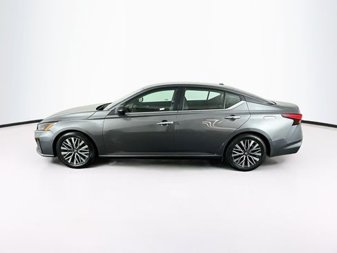 Used 2025 Nissan Altima 2.5 SV FWD image 4