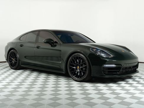 Used 2022 Porsche Panamera Turbo S image 1