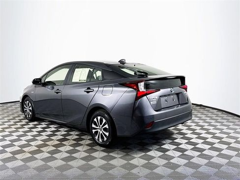 Used 2022 Toyota Prius XLE image 6
