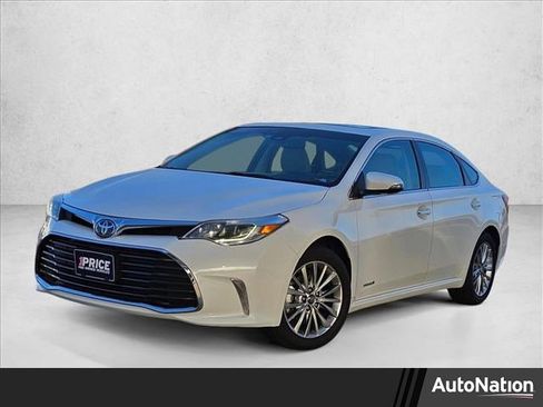 Used 2018 Toyota Avalon Limited FWD image 1