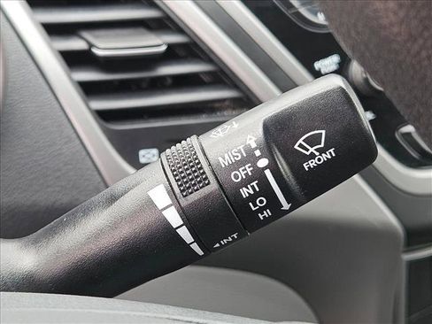 Used 2015 Hyundai Elantra SE FWD image 14
