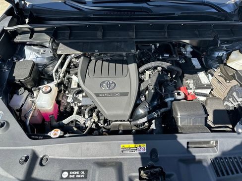Used 2024 Toyota Highlander Platinum AWD/4WD image 31