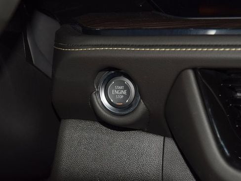 New 2025 Chevrolet Suburban Premier image 33