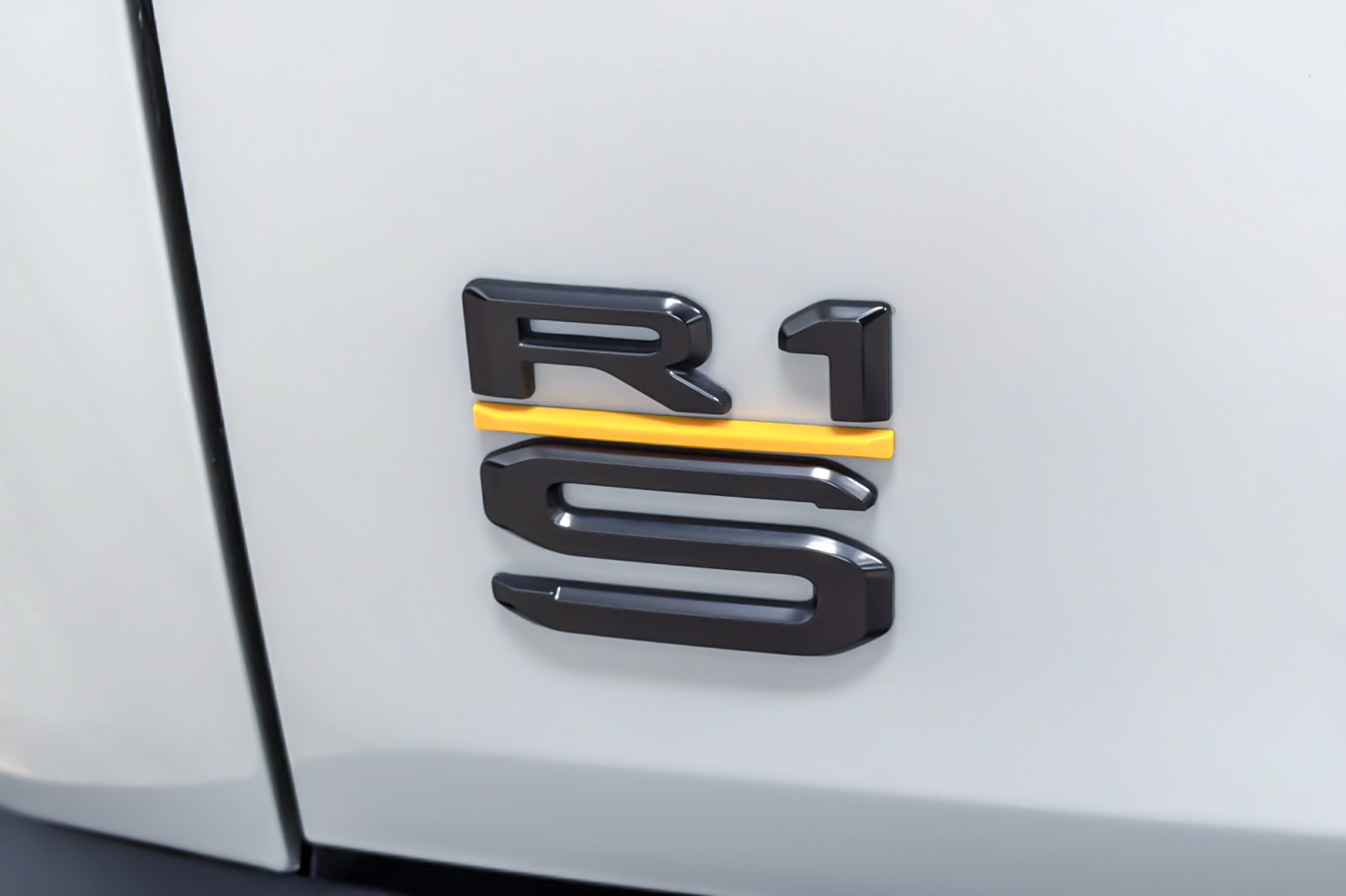 Used 2025 Rivian R1S Adventure Tri AWD/4WD image 27