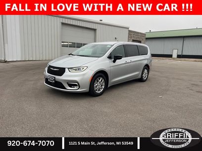 New 2026 Chrysler Pacifica Select