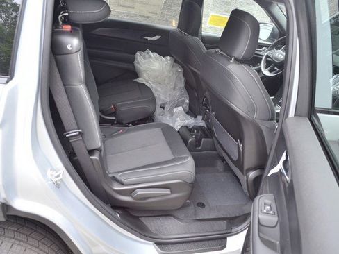 New 2025 Jeep Grand Cherokee L Laredo w/ Luxury Tech Group I image 34