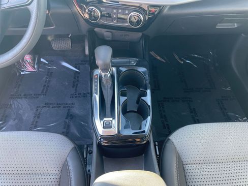 Used 2025 Chevrolet Trax LT image 40