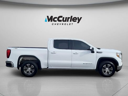 Used 2022 GMC Sierra 1500 SLE w/ X31 Off-Road Package AWD/4WD image 8