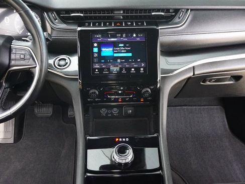 Used 2021 Jeep Grand Cherokee L Laredo image 17