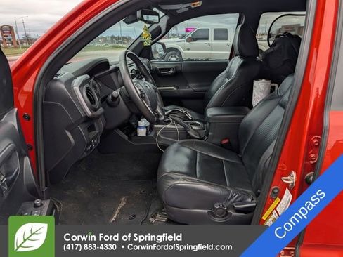 Used 2018 Toyota Tacoma TRD Sport w/ TRD Premium Sport Package image 9