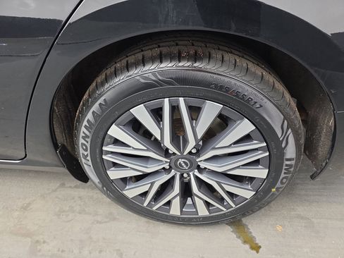 Used 2024 Nissan Altima 2.5 SV image 13