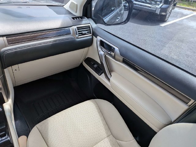 Used 2021 Lexus GX 460 Premium w/ Premium Package AWD/4WD image 16
