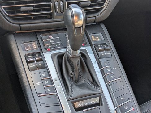 Used 2021 Porsche Macan S image 12