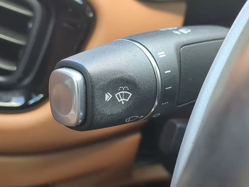 Used 2020 Aston Martin V8 Vantage Coupe image 21