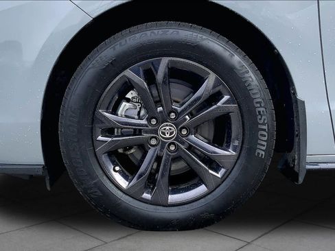 Used 2025 Toyota Sienna XSE w/ XSE Plus Package AWD/4WD image 11