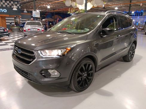 Used 2018 Ford Escape SE w/ SE Sport Appearance Package image 1