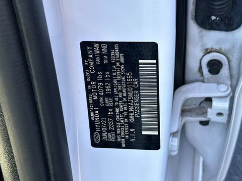 Used 2021 Hyundai Elantra Limited w/ Cargo Package FWD image 30