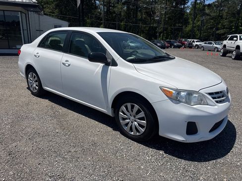 Used 2013 Toyota Corolla LE FWD image 18