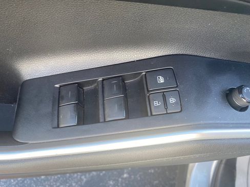 Used 2023 Toyota Highlander LE image 19