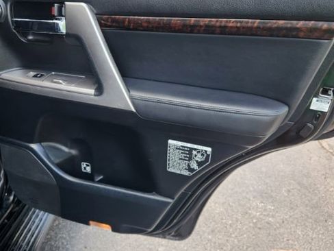 Used 2013 Toyota Land Cruiser image 27