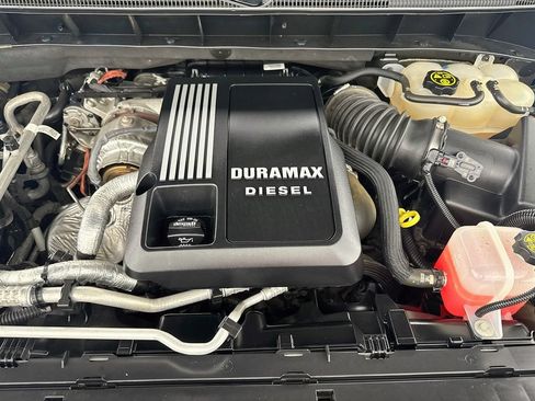 Used 2023 Chevrolet Silverado 1500 LT AWD/4WD image 30