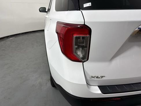 Used 2022 Ford Explorer XLT AWD/4WD image 29