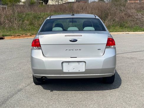 Used 2010 Ford Focus SE FWD image 6