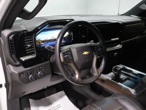 Used 2022 Chevrolet Silverado 1500 High Country w/ High Country Premium Package AWD/4WD image 17