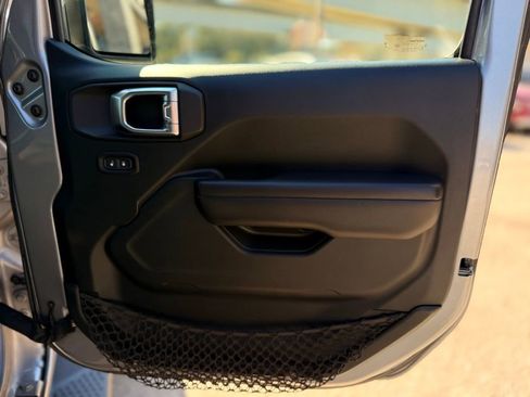 Used 2018 Jeep Wrangler Unlimited Sport S image 36