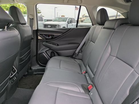 Used 2025 Subaru Outback Limited AWD/4WD image 14