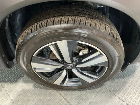 Used 2025 Nissan Rogue SL w/ SL Premium Package image 45