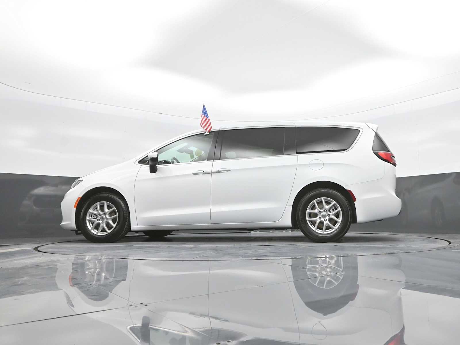 Used 2023 Chrysler Pacifica Touring-L FWD image 36