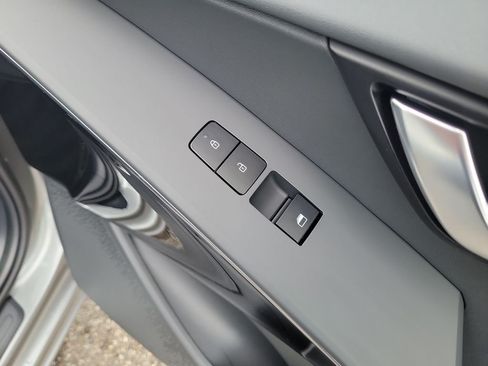 New 2026 Kia Niro EX FWD image 11