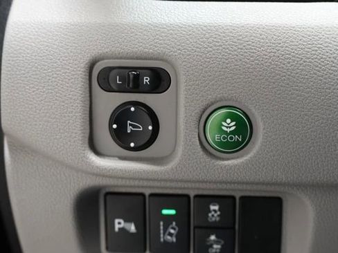 Used 2017 Honda Pilot Touring image 37